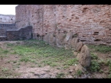 03650 ostia - regio i - insula iii - caseggiato del mitreo di menandro (i,iii,5) - via dei balconi - raum 12 - suedwestecke - bli ri suedosten - 09-2022.jpg